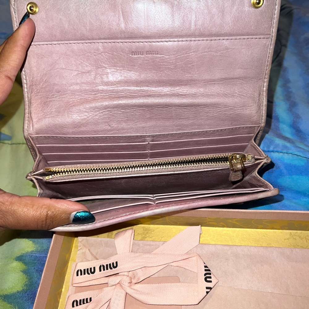 Beautiful Authentic MiuMiu - Picture 4 of 8